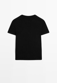 Zwarte katoenen T-shirt met korte mouwen, ronde halslijn en een regulier fit. Glad textuur, geen patronen of versieringen. Achteraanzicht weergegeven.