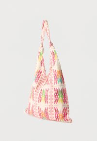 Πολύχρωμη υφασμάτινη τσάντα με απαλή, υφή επιφάνεια, που διαθέτει γεωμετρικά σχέδια σε ροζ, κίτρινο, πράσινο και μπλε χρώμα. Σχέδιο με λουρί ώμου.