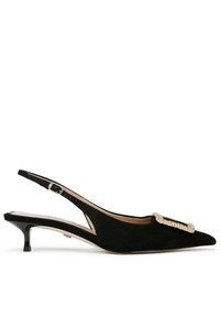 Décolleté in suede nero con punta affilata, tacco kitten basso e una fibbia decorativa in tonalità oro sulla tomaia.