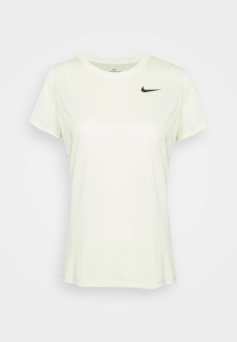 Camiseta atlética de manga corta en verde claro, hecha de una tela suave, con el logo de Nike en negro en el lado izquierdo del pecho.