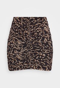 Zwarte minirok met geplooide details en een abstracte bruine en beige dierenprint.