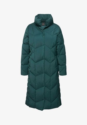 Manteau rembourré vert avec un col haut, présentant un motif matelassé géométrique et de larges manches trois quarts. Fabriqué en tissu texturé.