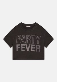 T-shirt noir court en coton avec des manches courtes, affichant "PARTY FEVER" en strass sur le devant.