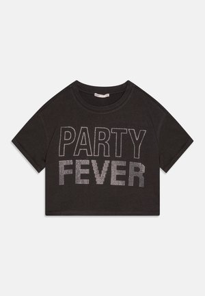Sort cropped t-shirt lavet af bomuld med korte ærmer, prydet med "PARTY FEVER" i rhinsten på forsiden.