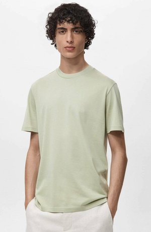 Helles grünes T-Shirt mit Rundhalsausschnitt aus glattem Stoff, kurzen Ärmeln und lässiger Passform, das eine dezente, gleichmäßige Textur aufweist.