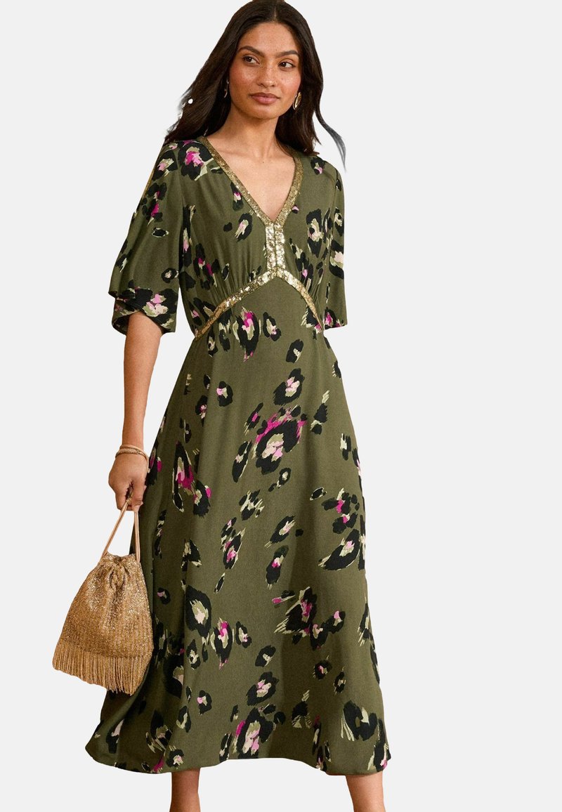 Love & Roses PETITE FIT - Rochie de zi - khaki green animal