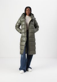 Blauer BELLEVUE - Zimní kabát - verde pigna/beige