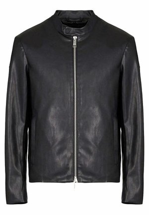 Giacca in pelle nera con colletto alto, chiusura frontale con zip e texture liscia. Presenta cuciture minimal e nessun abbellimento visibile.