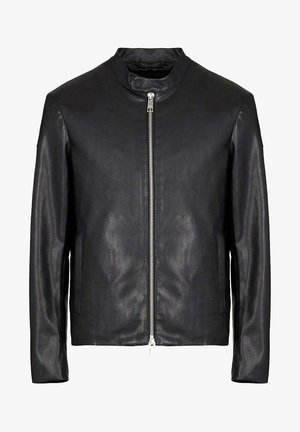 Giacca in pelle nera con colletto alto, chiusura frontale con zip e texture liscia. Presenta cuciture minimal e nessun abbellimento visibile.