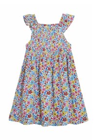 El vestido floral presenta un cuerpo fruncido, fondo azul y flores multicolores en rojo, amarillo, rosa y azul. Las mangas con volantes añaden detalle.