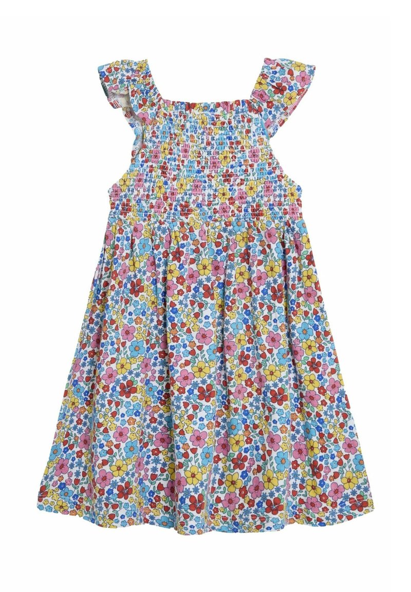 El vestido floral presenta un cuerpo fruncido, fondo azul y flores multicolores en rojo, amarillo, rosa y azul. Las mangas con volantes añaden detalle.