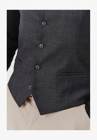 Wybrany, ciemnoszary