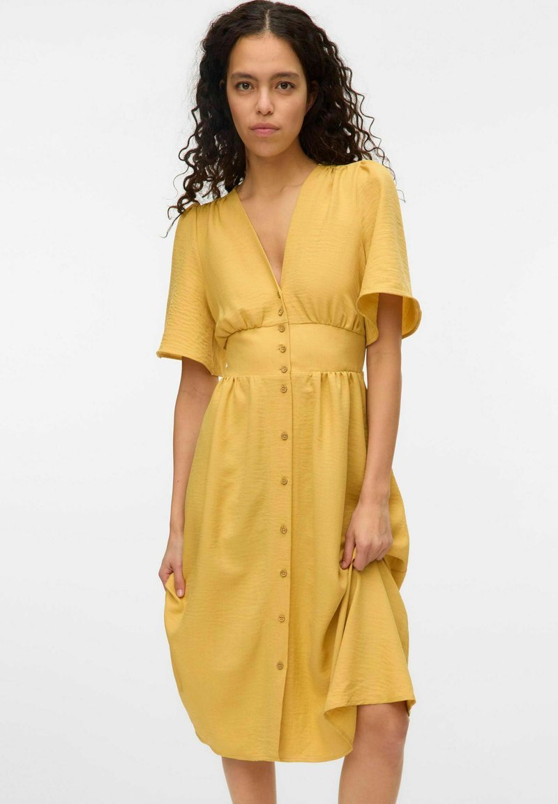 Vero Moda Marškininė suknelė - golden spice