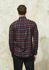 Next CHECK - Cămașă - red
