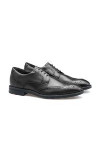 Chaussures habillées en cuir noir avec des détails en brogue, design à lacets, bout pointu et semelle en caoutchouc contrastante. Fini lisse, construction robuste.