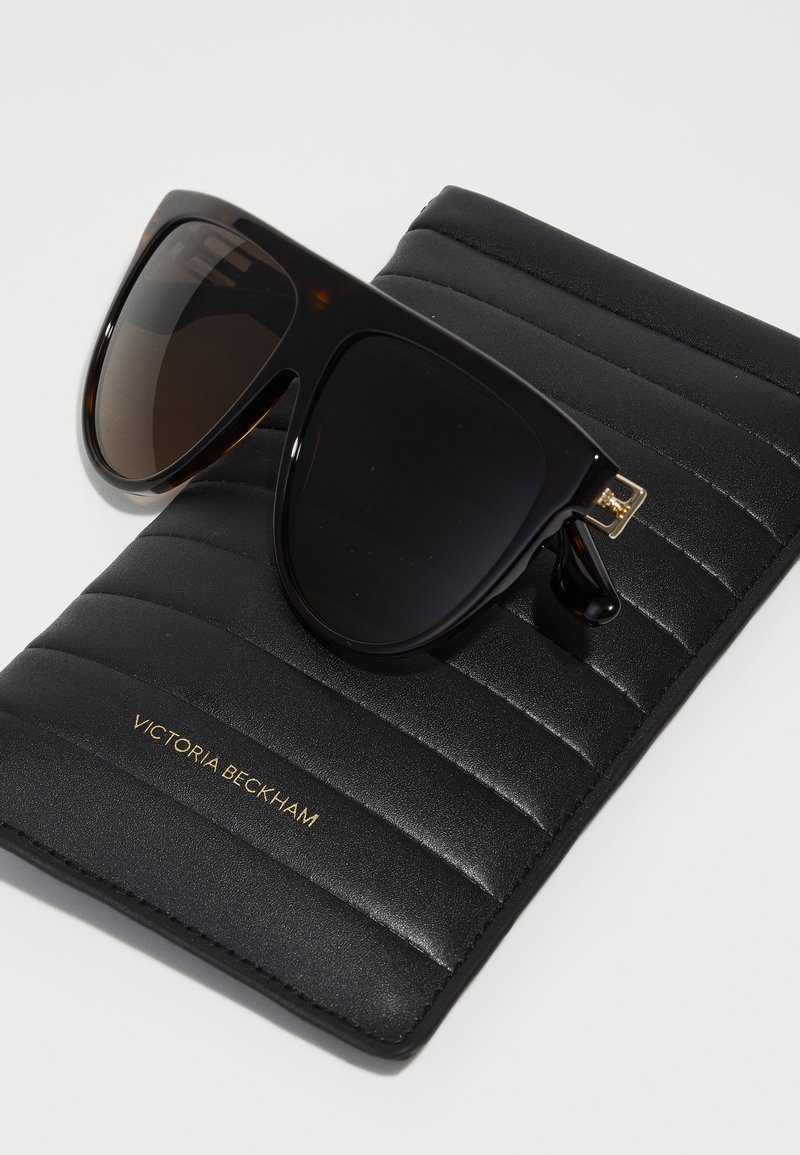 Styles de lunettes pour hommes à visage rond recommandés par les stylistes experts de The VOU Styles de lunettes pour hommes à visage rond recommandés par les stylistes experts de The VOU