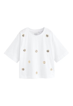 Hvid kortærmet crop top med rund halsudskæring, dekoreret med spredte små guld- og sølvglimter blomsterdesigns.