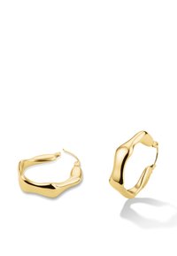 Orecchini a cerchio d'oro con design ondulato. Realizzati in metallo lucido, caratterizzati da una forma senza cuciture e una chiusura a cerniera sicura.
