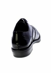 Scarpa elegante in pelle nera con finitura liscia, caratterizzata da dettagli brogue decorativi e un tacco impilato. La vista posteriore mostra linee pulite e una lucentezza sottile.