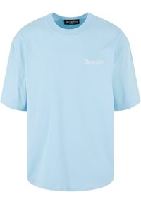 Tricou din bumbac de culoare albastru deschis, cu mâneci scurte, decolteu rotund și logo-ul brodat "Dropsize" de culoare albă pe piept. Textură fină.