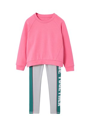 Kinderoutfit mit einem leuchtend pinken Langarm-Sweatshirt und grauen Leggings mit grünen Seitenpaneelen und weißem "ONE TOGETHER"-Schriftzug.