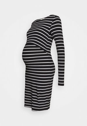Robe de maternité rayée noir et blanc, manches longues, coupe ajustée, encolure ronde, tissu extensible conçu pour s'adapter à un ventre en croissance.