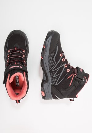 BLACKOUT MID WP UNISEX - Chaussures de marche - black/pink