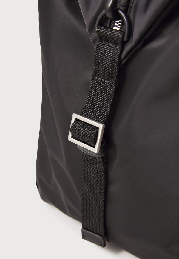 SLEEK WEEKENDER BAG - Weekend bag4