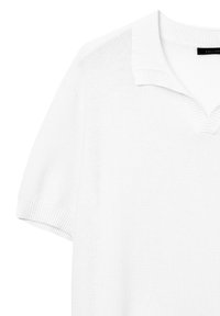Polo shirt bianco a maniche corte in maglia, con colletto e polsini a coste, caratterizzato da un design a scollo a V e un tessuto testurizzato.