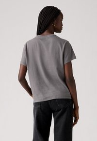 Levi's® GRAPHIC CLASSIC TEE - Tricou cu imprimeu - smoked pearl