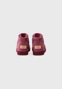 UGG CLASSIC ULTRA MINI - Botas para la nieve - burnt magenta​