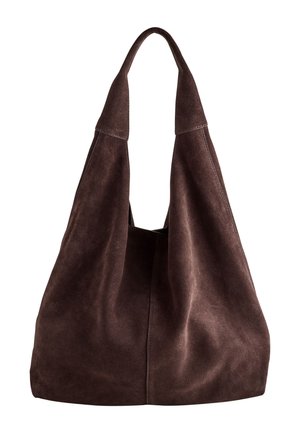 Große dunkelbraune Wildleder-Schultertasche mit breitem Riemen und weicher, lässiger Form, vor weißem Hintergrund gezeigt.