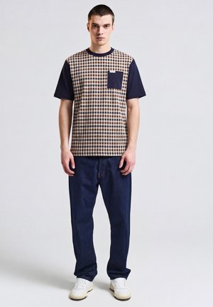Aquascutum, AQUASCUTUM SHIRT ACTIVE SOLID POCKET T-SHIRT - T-Shirt print - navy