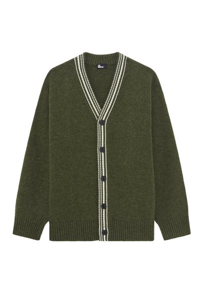 Cardigan lavorato a maglia verde con scollo a V, caratterizzato da dettagli a strisce bianche lungo il colletto, bottoni neri e polsini e orlo a coste.