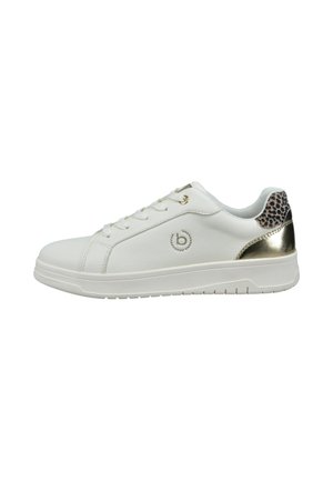 Weißer Ledersneaker mit goldfarbenem Fersenakzent und Leopardenprint-Detail, Schnürdesign und einem dezenten "b" Logo an der Seite.