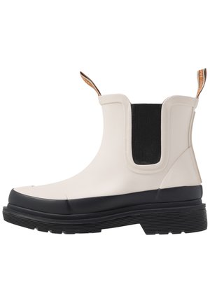 Stivale in gomma color crema con suola nera, pannello laterale elastico e linguette per il sollevamento. Presenta una finitura liscia e una suola testurizzata per una migliore aderenza.