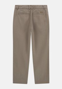 Beige, gestreepte broek met een rechte snit, voorzien van twee achterzakken en een small metalen logo-accent op de tailleband.