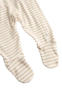 Cremefarbene Babystrumpfhosen mit hellbraunen horizontalen Streifen und einem kleinen weißen Reißverschluss am rechten Bein.