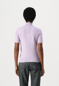 pure cashmere HIGH NECK SHORT SLEEVE - Βασικό μπλουζάκι - lavender