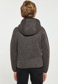 Grå, texturerad huvjacka med en passande design och långa ärmar. Har en mörk nederkant och mjukt tyg, sedd bakifrån.
