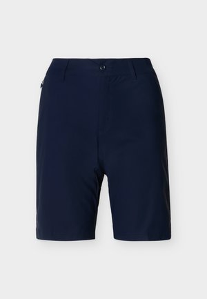 Marineblaue Herrenshorts mit Knopf- und Reißverschluss, Gürtelschlaufen und Seitentaschen, auf weißem Hintergrund dargestellt.