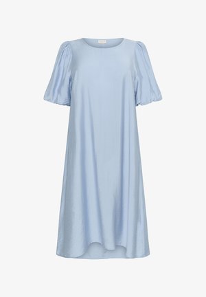 Helles blaues Kleid aus glattem Stoff, mit einem runden Ausschnitt und kurzen Puffärmeln, in A-Linie geschnitten und mit gewelltem Saum.