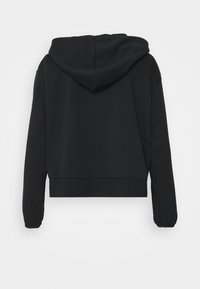 Sweat à capuche court noir avec une texture douce, doté d'une capuche spacieuse, de manches longues, et d'un design simple et épuré sans motifs.