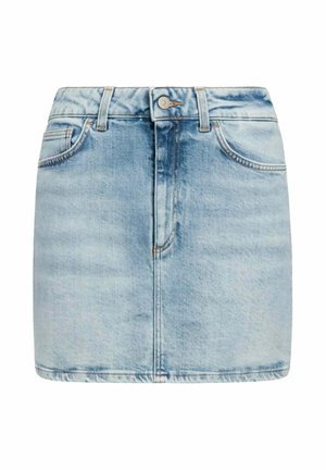 Minigonna in denim azzurro chiaro con tasche frontali, passanti per cintura e chiusura con bottone.