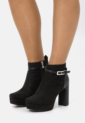 Stivaletti con plateau - black