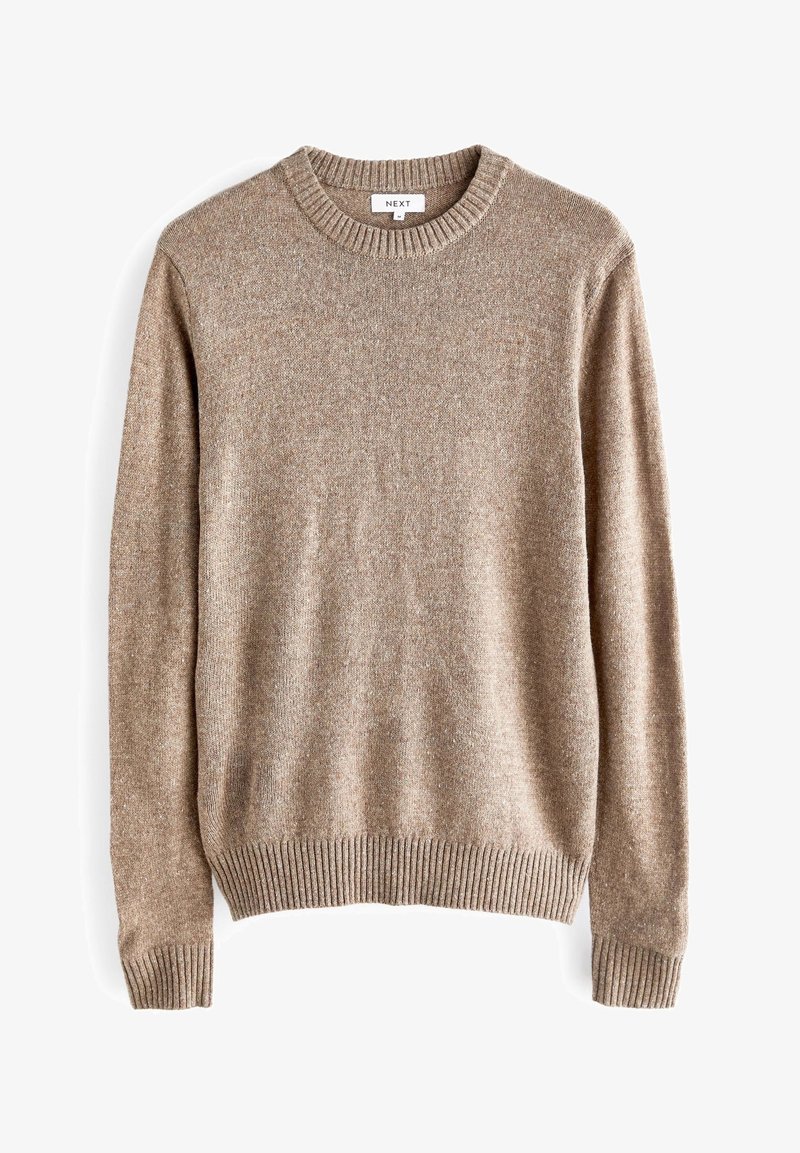 Beige gestrickter Pullover mit Rundhalsausschnitt, gerippten Bündchen und Saum, der eine weiche Textur und ein dezentes, gesprenkeltes Muster aufweist.