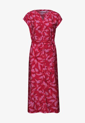 Robe midi rouge avec motif floral rose, manches courtes, boutonnage sur le devant et ceinture en tissu assorti à la taille.