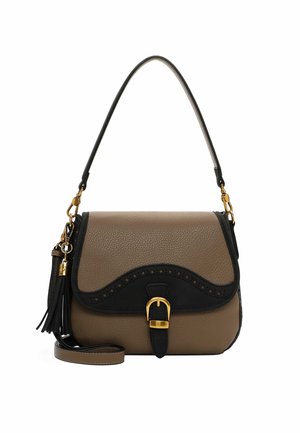 Sac à main en cuir brun texturé avec un accent noir incurvé, quincaillerie dorée, détail de frange et motif découpé décoratif sur le rabat.