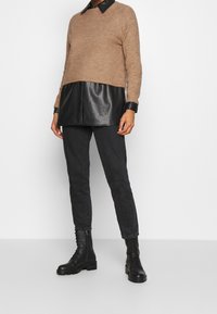 Pieces Strickpullover - light brown