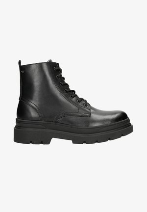 Zwarte leren enkelboots met een ronde neus, hoge vetersluiting en chunky zwarte rubberen zool. Kenmerkt zich door minimale stikselaccenten.
